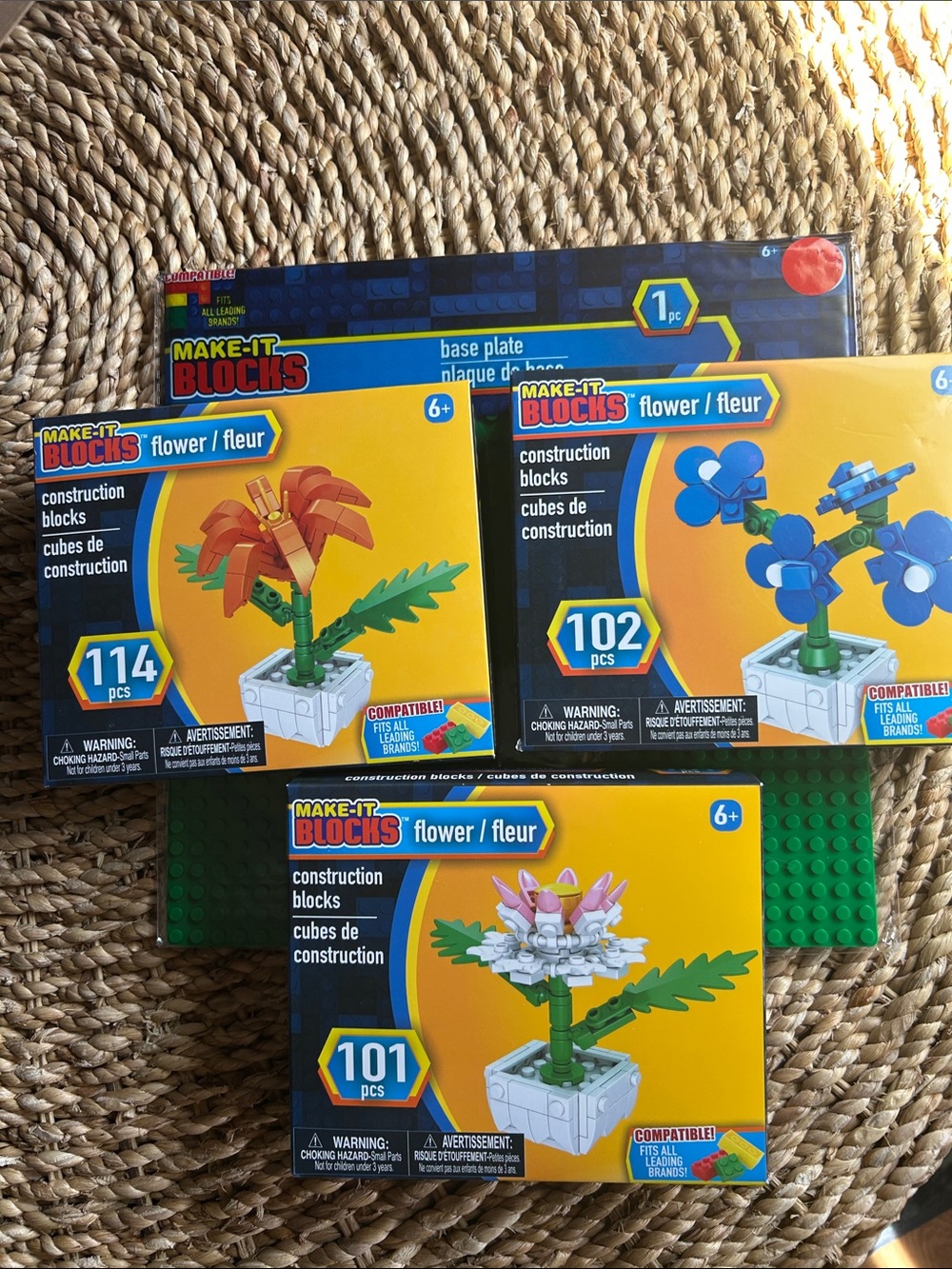 Make-It Blocks Flowers with grass.